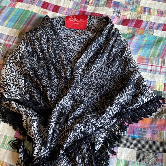 Silk fringed scarf - Picture 3 of 3